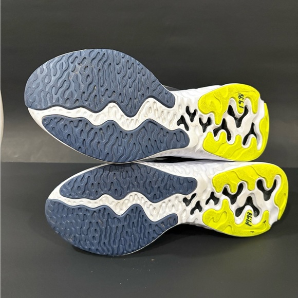 Men’s Nike Renew Running Shoes - Picture 9 of 10